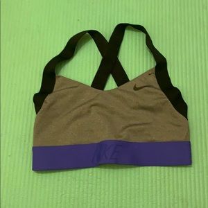 Women’s nike xs sports bra
